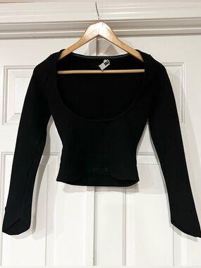 YAGI | Scoop Neck Long Sleeve Top